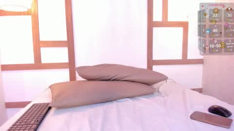 hannahmonttgomery  Help me reach 100 Hands up online show from October 2025 04:35:02 PM