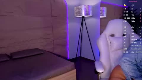 Snapshot of hannahmonttgomery chatting on May 2026 04:17:02 PM hannahmonttgomery Help me reach 100 Hands up online show from May 2026 04:17:02 PM