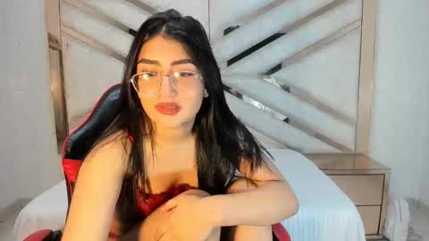 Snapshot of hannaliss18 chatting on November 2025 03:51:01 AM Hanna online show from November 2025 03:51:01 AM