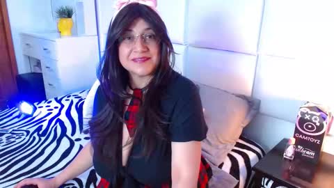 Hanna online show from November 2025 02:11:01 AM