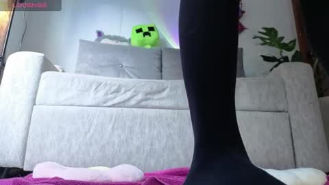 Snapshot of hanny__bunny chatting on June 2026 09:51:02 PM HANNY online show from June 2026 09:51:02 PM