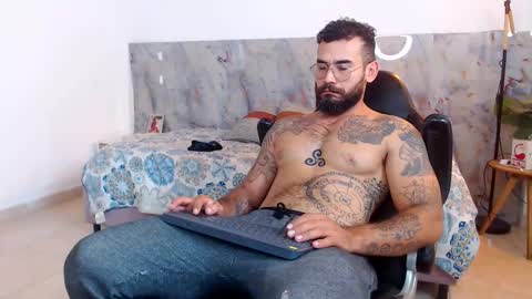 hanz_col online show from November 2025 11:36:02 AM