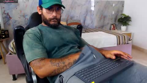 Snapshot of hanz_col chatting on April 2026 02:18:01 PM hanz_col online show from April 2026 02:18:01 PM