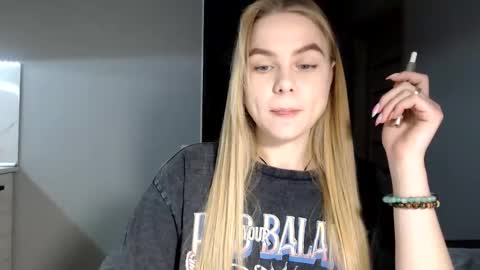 Snapshot of happy_fox_ chatting on December 2024 09:43:01 PM happy_fox_ online show from December 2024 09:43:01 PM