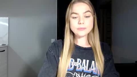 Snapshot of happy_fox_ chatting on November 2025 09:09:02 PM happy_fox_ online show from November 2025 09:09:02 PM