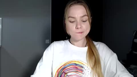 happy_fox_ online show from March 2026 09:53:02 PM