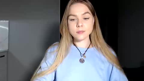 happy_fox_ online show from April 2026 09:08:01 PM