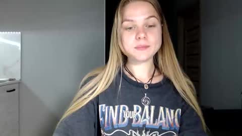 happy_fox_ online show from May 2026 10:07:01 PM