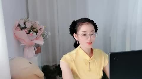 Snapshot of happyflower802318 chatting on April 2026 04:05:02 AM Daisy online show from April 2026 04:05:02 AM