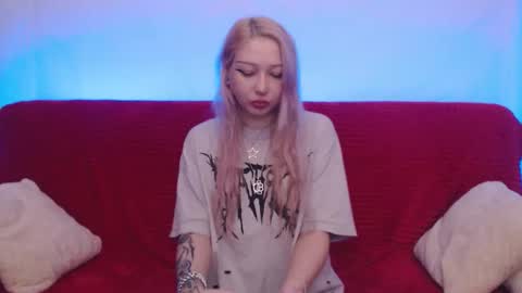 Emily online show from November 2025 10:43:02 PM