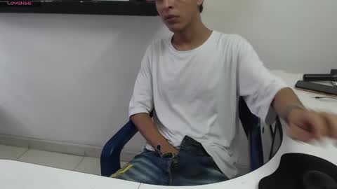 Snapshot of hardsexlove08 chatting on May 2026 09:09:01 PM Andres Dean online show from May 2026 09:09:01 PM