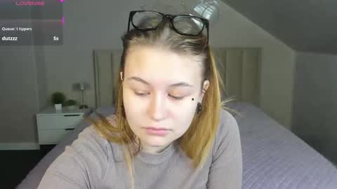 Christine online show from October 2025 02:01:02 AM