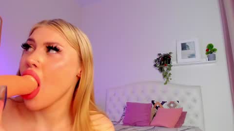 Its KIra hello HUSH is here online show from December 2024 02:22:01 PM