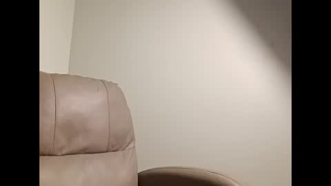 Snapshot of hawktalon007 chatting on March 2026 04:19:01 AM Robert online show from March 2026 04:19:01 AM