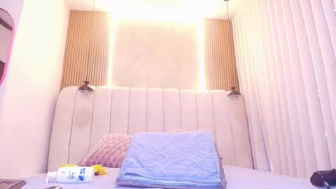 Snapshot of hazel_kataleya chatting on May 2026 07:19:02 PM kataleya online show from May 2026 07:19:02 PM