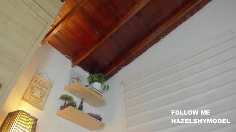 Im Hazel online show from December 2024 01:39:01 AM