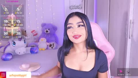 Snapshot of hazelbabee_ chatting on June 2026 07:01:02 AM Lynn online show from June 2026 07:01:02 AM