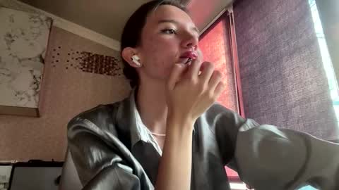 Lili online show from March 2026 12:16:02 PM