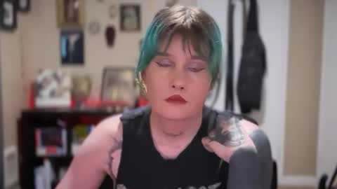 Snapshot of heavensentttt chatting on December 2024 08:11:01 PM Saoirse online show from December 2024 08:11:01 PM