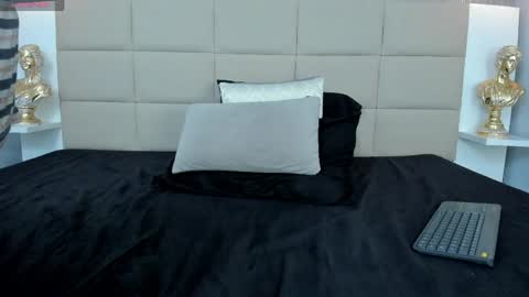 Snapshot of hecate1_ chatting on April 2026 08:57:02 PM Keira Hecate online show from April 2026 08:57:02 PM
