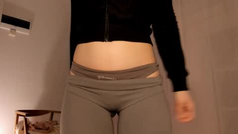 Snapshot of hee_jeen chatting on January 2025 01:48:01 AM Jeen online show from January 2025 01:48:01 AM