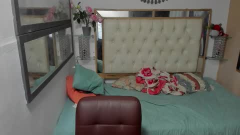 heiker_ online show from October 2025 02:41:01 AM