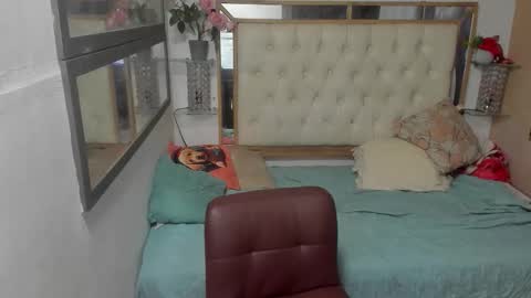 heiker_ online show from November 2025 02:54:01 AM