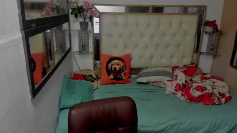 heiker_ online show from December 2025 02:38:01 AM