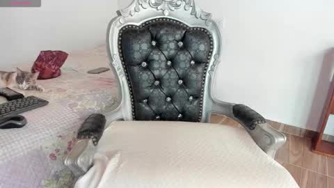 Hela   Independent model online show from November 2025 05:28:02 PM