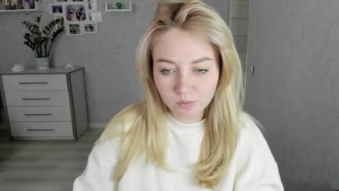 Snapshot of helen_angel_girl chatting on October 2025 11:18:01 AM Helen sven online show from October 2025 11:18:01 AM