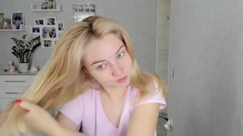 Snapshot of helen_angel_girl chatting on October 2025 06:02:02 AM Helen sven online show from October 2025 06:02:02 AM