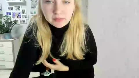 Snapshot of helen_angel_girl chatting on October 2025 03:36:01 PM Helen sven online show from October 2025 03:36:01 PM