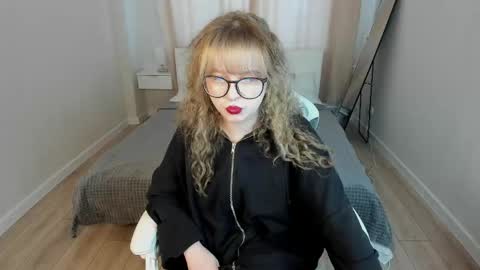 Helen Carson online show from April 2026 01:08:01 AM