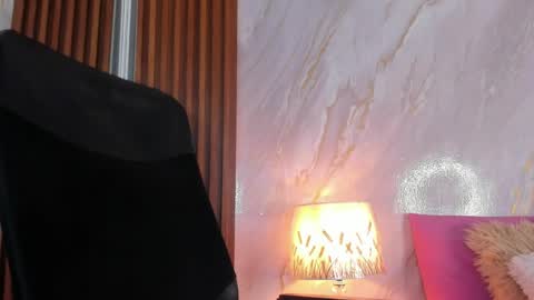 Helena Santos  online show from April 2026 11:58:01 AM