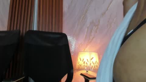 Snapshot of helena_santos01 chatting on April 2026 04:30:02 PM Helena Santos online show from April 2026 04:30:02 PM