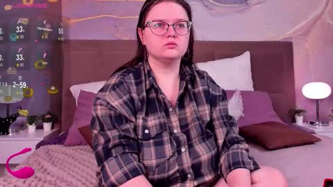 helendanvers online show from November 2025 02:43:02 AM