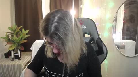 helenenigma online show from January 2025 05:18:02 AM