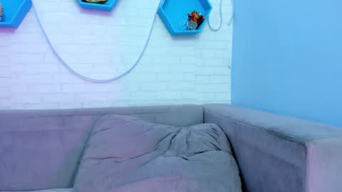    online show from February 2025 06:09:01 PM