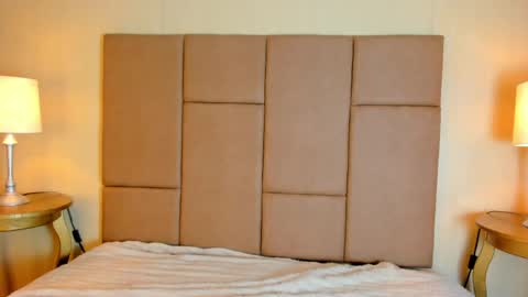 Helen or Hells online show from April 2026 12:00:02 PM