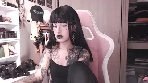 Snapshot of hell_666_xxx chatting on October 2025 07:12:02 PM cher online show from October 2025 07:12:02 PM