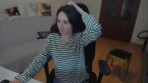 Snapshot of hella_helen chatting on June 2026 06:40:01 PM Helen online show from June 2026 06:40:01 PM