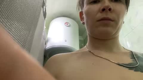 Snapshot of helldollz chatting on December 2024 03:26:01 PM HellDollz online show from December 2024 03:26:01 PM