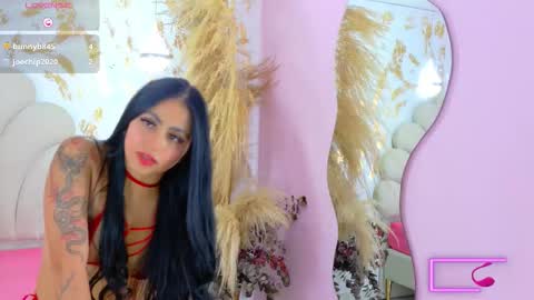 Snapshot of hellemmonet chatting on November 2025 08:19:01 PM HellemMonet online show from November 2025 08:19:01 PM