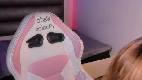 hellen__smith_ online show from March 2026 08:36:01 PM