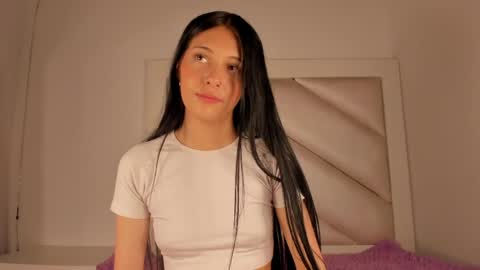 Snapshot of hellen__smith_ chatting on June 2026 03:06:01 PM hellen__smith_ online show from June 2026 03:06:01 PM