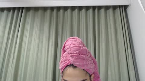Snapshot of hellen_garcia chatting on December 2024 02:28:01 PM Hellen online show from December 2024 02:28:01 PM