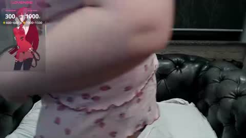 Snapshot of hellen_miller__ chatting on June 2026 01:33:01 PM Hellen online show from June 2026 01:33:01 PM