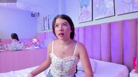 Snapshot of hellencute18_ chatting on May 2026 06:14:01 PM online show from May 2026 06:14:01 PM