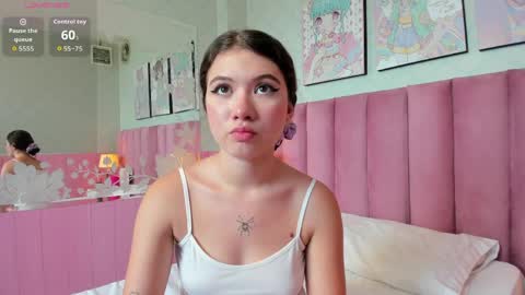 Snapshot of hellencute18_ chatting on May 2026 03:06:01 PM online show from May 2026 03:06:01 PM