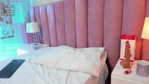 Snapshot of hellencute18_ chatting on May 2026 11:24:01 PM online show from May 2026 11:24:01 PM